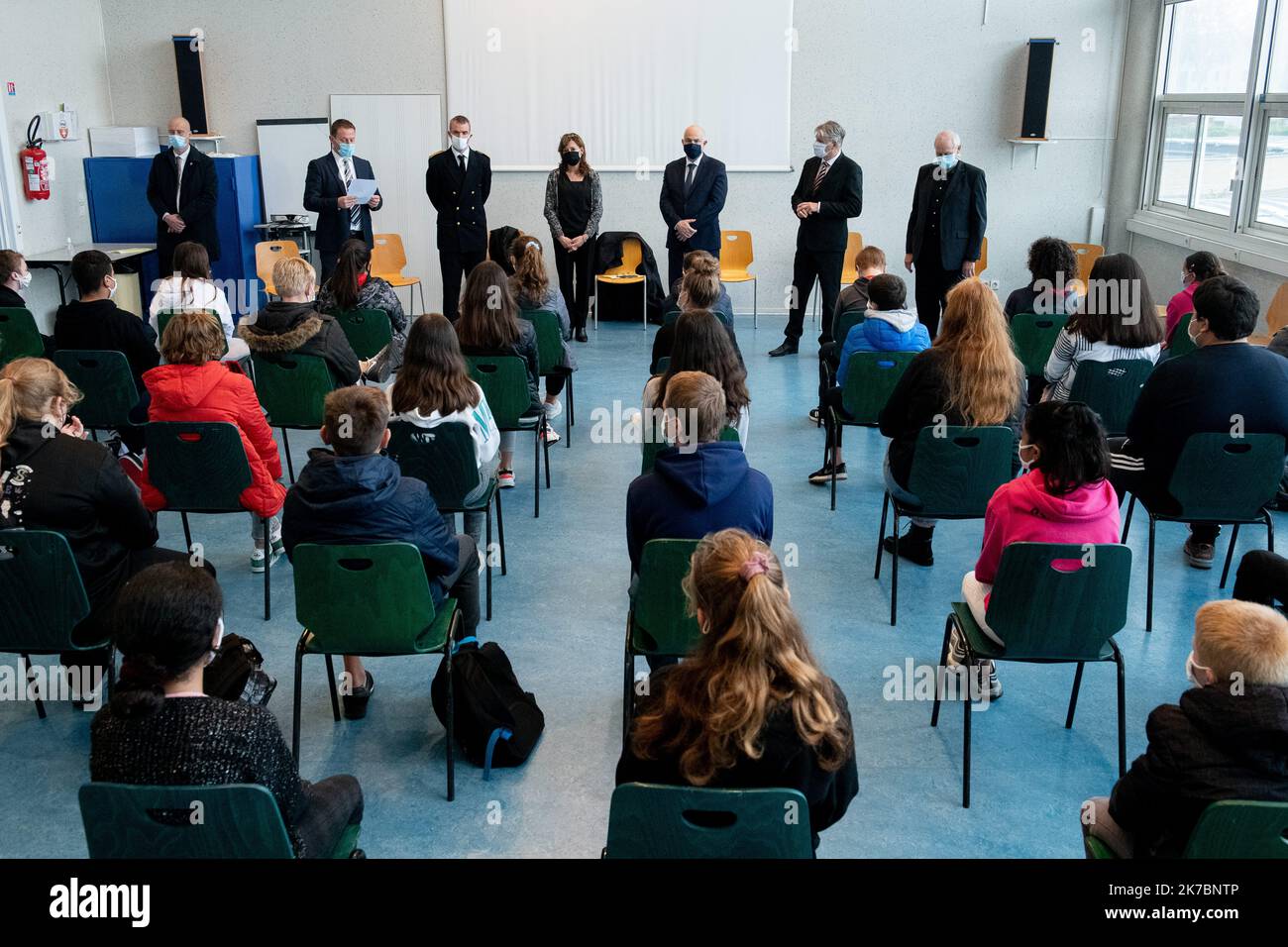 ©PHOTOPQR/VOIX DU NORD/PASCAL BONNIERE ; 02/11/2020 ; ARMENTIERES 02.11.2020 reconfino covid19 , hommage a l enseignant Samuel Paty au collége Jean Rostand Armentieres en presence de Laurent Pietraszewski .PHOTO PASCAL BONNIERE / LA VOIX DU NORD - - - 2020/11/02///. La Francia ha tenuto un tributo nazionale a Samuel Paty nelle scuole. Foto Stock