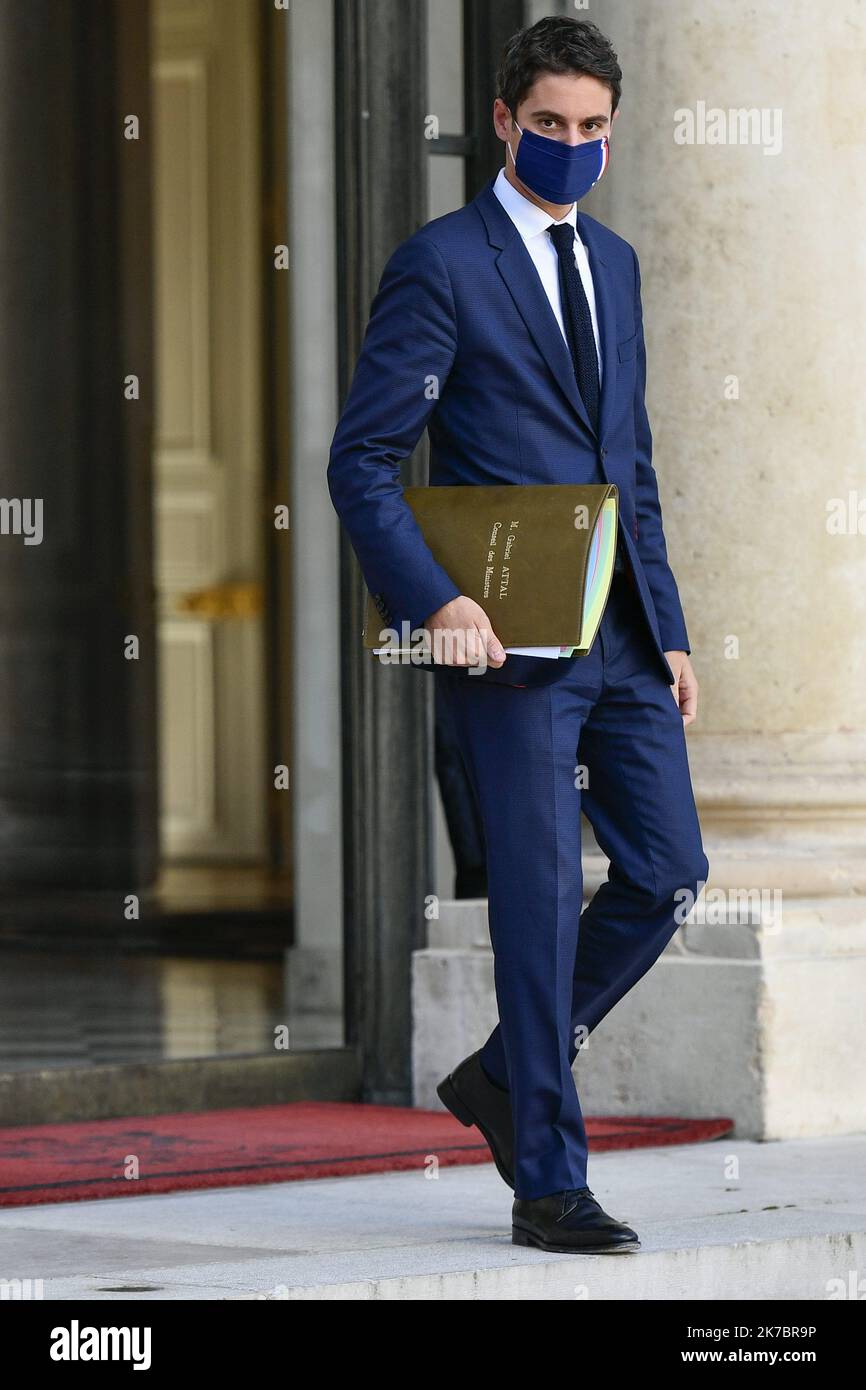 ©Julien Mattia / le Pictorium/MAXPPP - Julien Mattia / le Pictorium - 4/11/2020 - Francia / Ile-de-France / Parigi - M. Gabriel ATTAL, Porte-parole du Gouvernement en sortie du Conseil des Ministres du 04 novembre 2020 / 4/11/2020 - Francia / Ile-de-France (regione) / Parigi - Sig. Gabriel ATTAL, Portavoce del Governo alla fine del Consiglio dei Ministri del 04 novembre 2020 Foto Stock