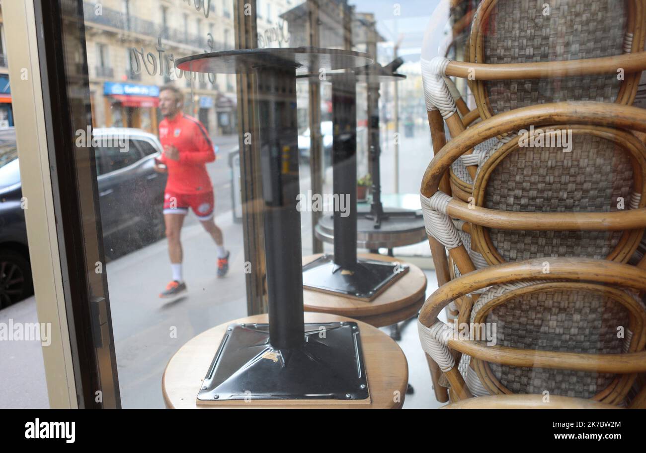 ©PHOTOPQR/LE PARISIEN/Aurelie LADET ; ; 07/11/2020 ; Quartier de l'Opéra, à Paris (9e). La plupart des boutiques, des ristoranti et bars ont baissé le rideau pour ce deuxième confino. Certains ont opté pour le click and Collect et la vente à empporter. Illustrazione ristoranti, fermeture, confino, parigi, coronavirus, magasins, commerci - Francia, 07 novembre 2020 - nuovo blocco contro la diffusione pandemica del covid-19, fino a dicembre 1st 2020 Foto Stock