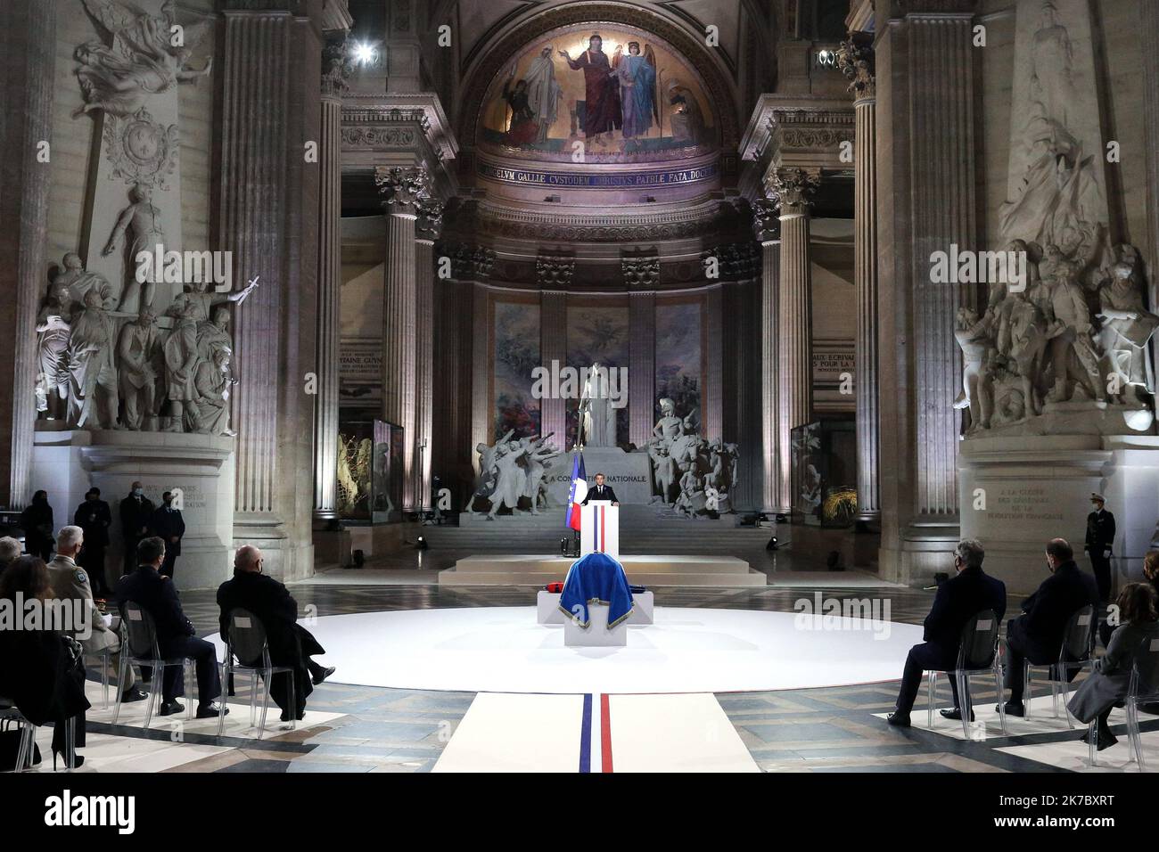 @ Pool/ Stephane Lemouton/Maxppp, Francia, Parigi, 2020/11/11 le president de la Republique, Emmanuel Macron preside la ceremonie de panteonisation de Maurice Genevoix, le 11 novembre 2020, au Pantheon, Parigi . Cerimonia di induzione di Maurice Genevoix e 'quelli del 14' nel Pantheon come parte della commemorazione del 102nd° anniversario dell'armistizio del 1918 e del centenario della sepoltura del Milite Ignoto sotto l'Arco di Trionfo. Parigi, 11 novembre 2020 Foto Stock