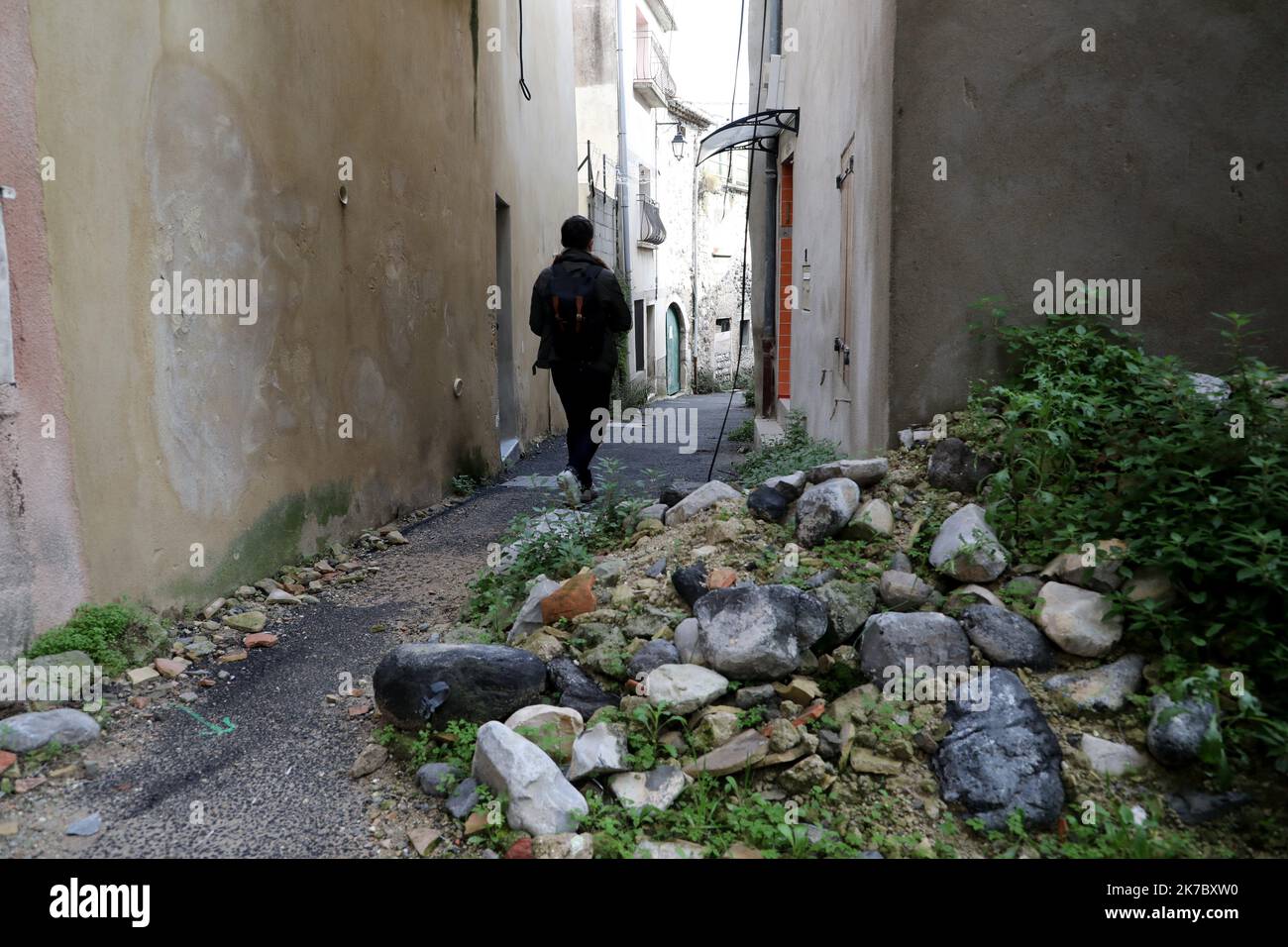 ©PHOTOPQR/LA PROVENCE/HIELY Cyril ; le Teil ; 10/11/2020 ; commune du Teil, en Ardèche (07), un an après le séisme du 11 novembre 2019 ICI le Mélas, quartier le Plus touché par le tremblement de terre. Le Teil, Francia meridionale, 10th 2020 novembre - le Teil, un anno dopo il terremoto Foto Stock
