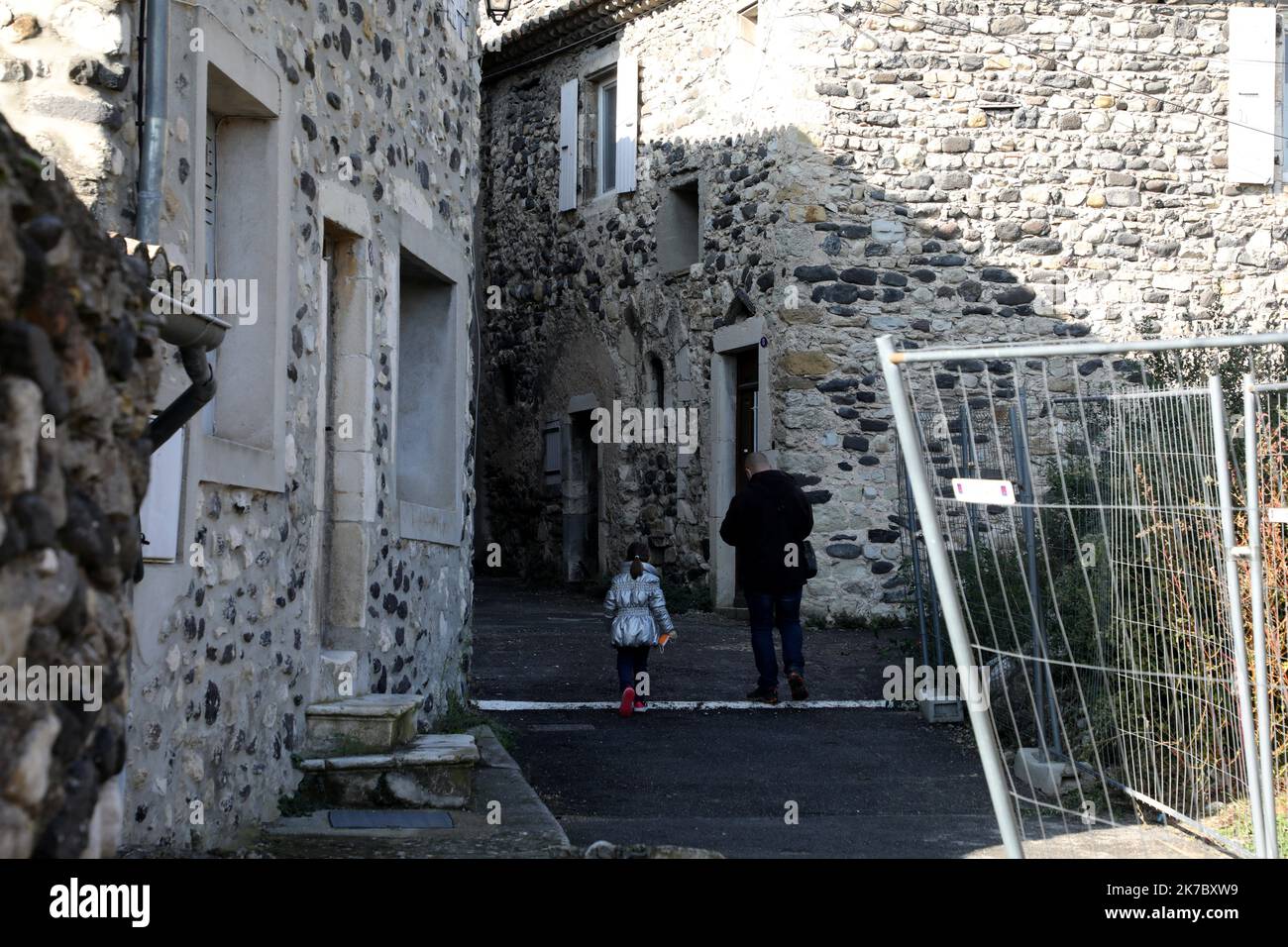©PHOTOPQR/LA PROVENCE/HIELY Cyril ; le Teil ; 10/11/2020 ; commune du Teil, en Ardèche (07), un an après le séisme du 11 novembre 2019 ICI le Mélas, quartier le Plus touché par le tremblement de terre. Le Teil, Francia meridionale, 10th 2020 novembre - le Teil, un anno dopo il terremoto Foto Stock