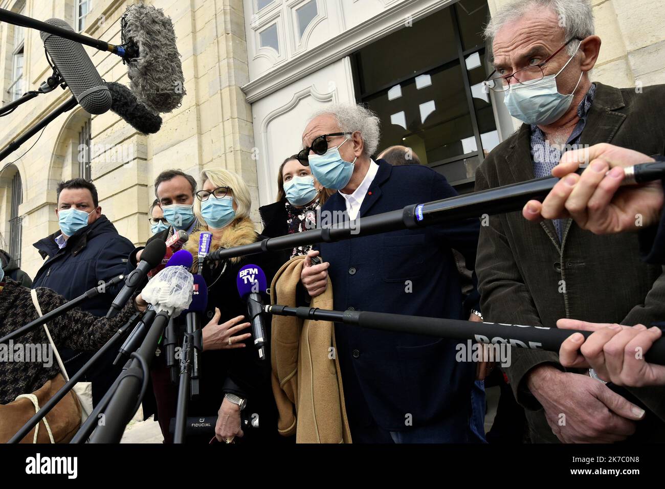 ©PHOTOPQR/l'EST REPUBLICAIN/Franck LALLEMAND ; Vesoul ; 17/11/2020 ; Vesoul (70) Procès DAVAL 2 ém journée du procès. La famille Fouillot et leur avocat Me Gilles Jean Portejoie Photo ER/Franck Lallemand Vesoul, Francia, nov 17th 2020 il processo di Jonathann Daval alla corte di Vesoul Foto Stock