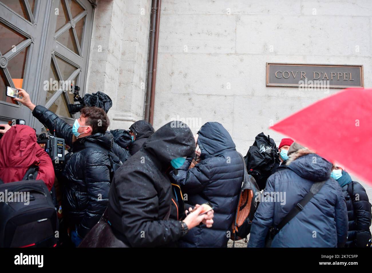 ©PHOTOPQR/LA MONTAGNE/Richard BRUNEL ; ; 01/12/2020 ; Ouverture Proces Appel Fiona , Arrivee Cecile Bourgeon à gauche, Tribunal, Justice, Lyon le 01/12/2020 Photo R Brunel - il caso Fiona è stato processato a Lione durante un quarto processo del 1 2020 dicembre Francia Foto Stock