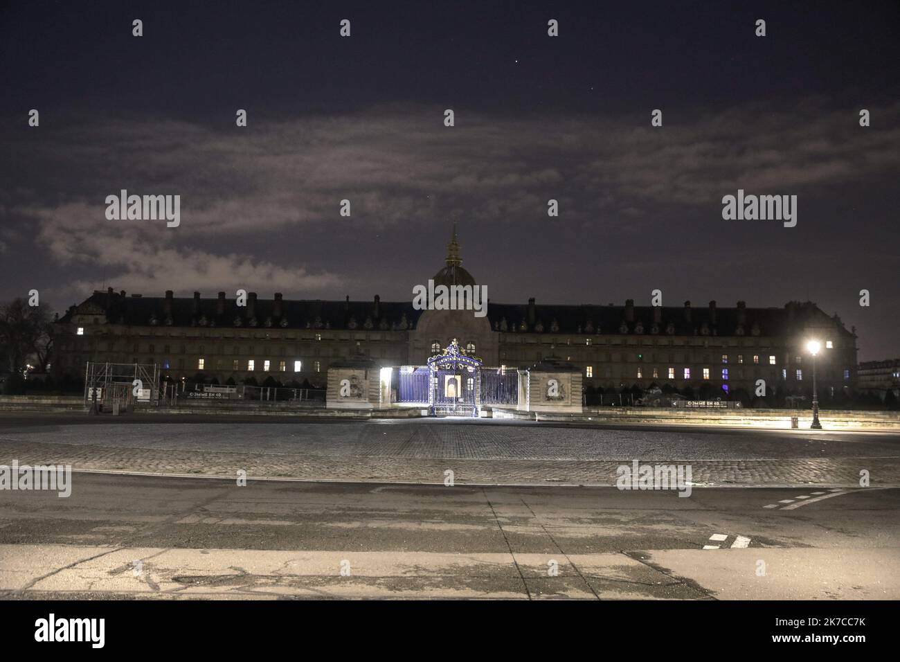 ©PHOTOPQR/LE PARISIEN/Philippe de Poulpiquet ; Parigi ; 01/01/2021 ; Parigi (75), le Premier janvier 2021. Paris Desert la nuit de la nouvelle année en raison de la crise sanitaire du Covid19. Parigi deserto la notte del nuovo anno a causa della crisi sanitaria Foto Stock