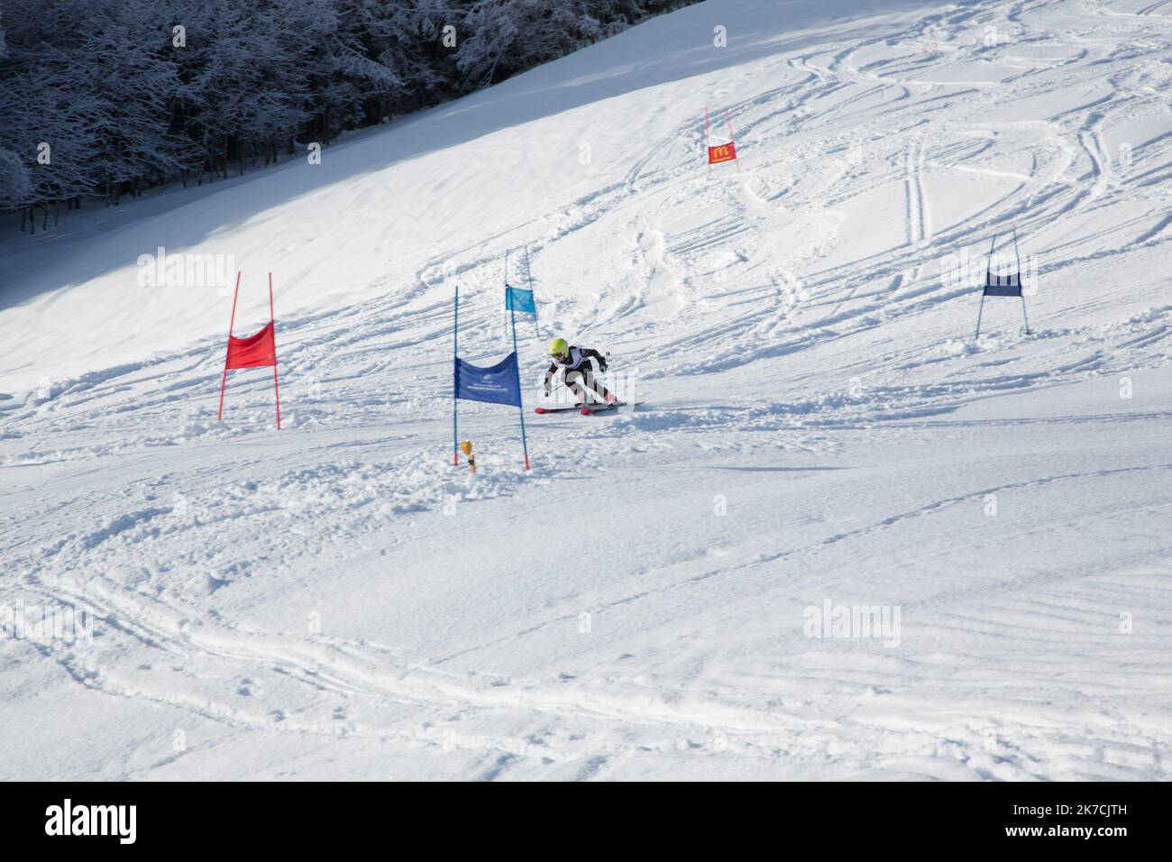 ©Sadak Souici / le Pictorium/MAXPPP - Sadak Souici / le Pictorium - 31/01/2021 - Francia / Haute-Savoie / Megeve - certaintes pistes de ski sont ouvertes pour les skis club de la region. Mecré est une commune francaise situee dans le departement de la Haute-Savoie, en region Auvergne-Rodano-Alpi. Le village est un vero centro urbain situe en altitude, il comprtait 3 043 abitants en 2018, ce qui en fait la trente-deuxieme ville haut-savoyarde. / 31/01/2021 - Francia / alta Savoia (dipartimento francese) / Megeve - alcune piste sono aperte per lo sci club locale. Megeve è un comune francese situato Foto Stock