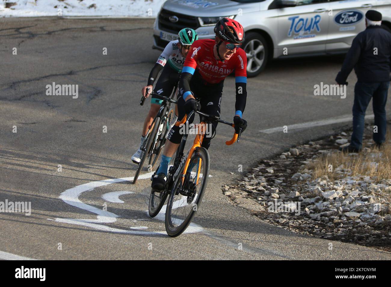 ©Laurent Lairys/MAXPPP - Jack Haig del Bahrain - vittorioso e Patrick Konrad di BORA - hansgrohe durante il Tour de la Provence, fase 3, Istres – Chalet Reynard ( Mont Ventoux ) il 13 febbraio 2021 a Bédoin, Francia - Foto Laurent Lairys / MAXPPP Foto Stock