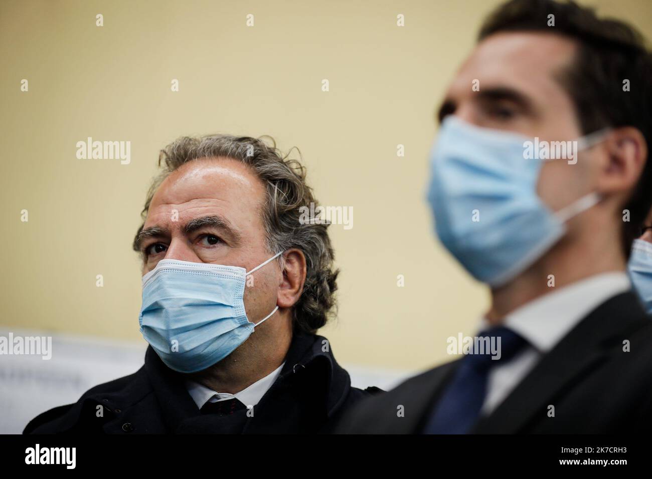 ©Thomas Padilla/MAXPPP - 19/02/2021 ; Versailles, FRANCIA ; DANS LE CADRE DE LA STRATEGIE DE DEVELOPPEMENT DE LA MOBILITE ROUTIERE AUTOMATISEE, LE MINISTRE DELEGUE CHARGE DES TRANSPORTS, JEAN BAPTISTE DJEBBARI VISITE LE MOBILAB, OU SONT IMPLANTES L' EQUIPE SYSTEMES DE TRANSPORT AUTONOME DU GROUPE TRANSDEV, ET L' ECOQUERM POUR LA TRANSIZIONE. LUC CHATEL, PRESIDENTE DE LA PFA. Nell'ambito della struttura per lo sviluppo della mobilità stradale automatizzata, il ministro delegato responsabile dei trasporti visita Mobilab, dove il team dei sistemi di trasporto autonomi del gruppo Transdev Foto Stock