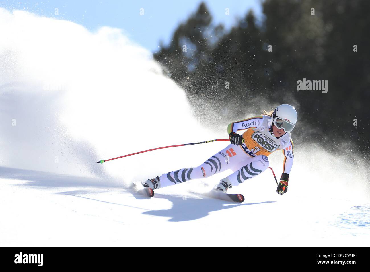 ©Pierre Teyssot/MAXPPP ; FIS Coppa del mondo di Sci Alpino 2021 Val di Fassa. Moena, Passo di Fassa, Italia il 26 febbraio 2021. Ladies Downhill Event, Kira Weidle (GER) . Â Pierre Teyssot / Maxppp Foto Stock