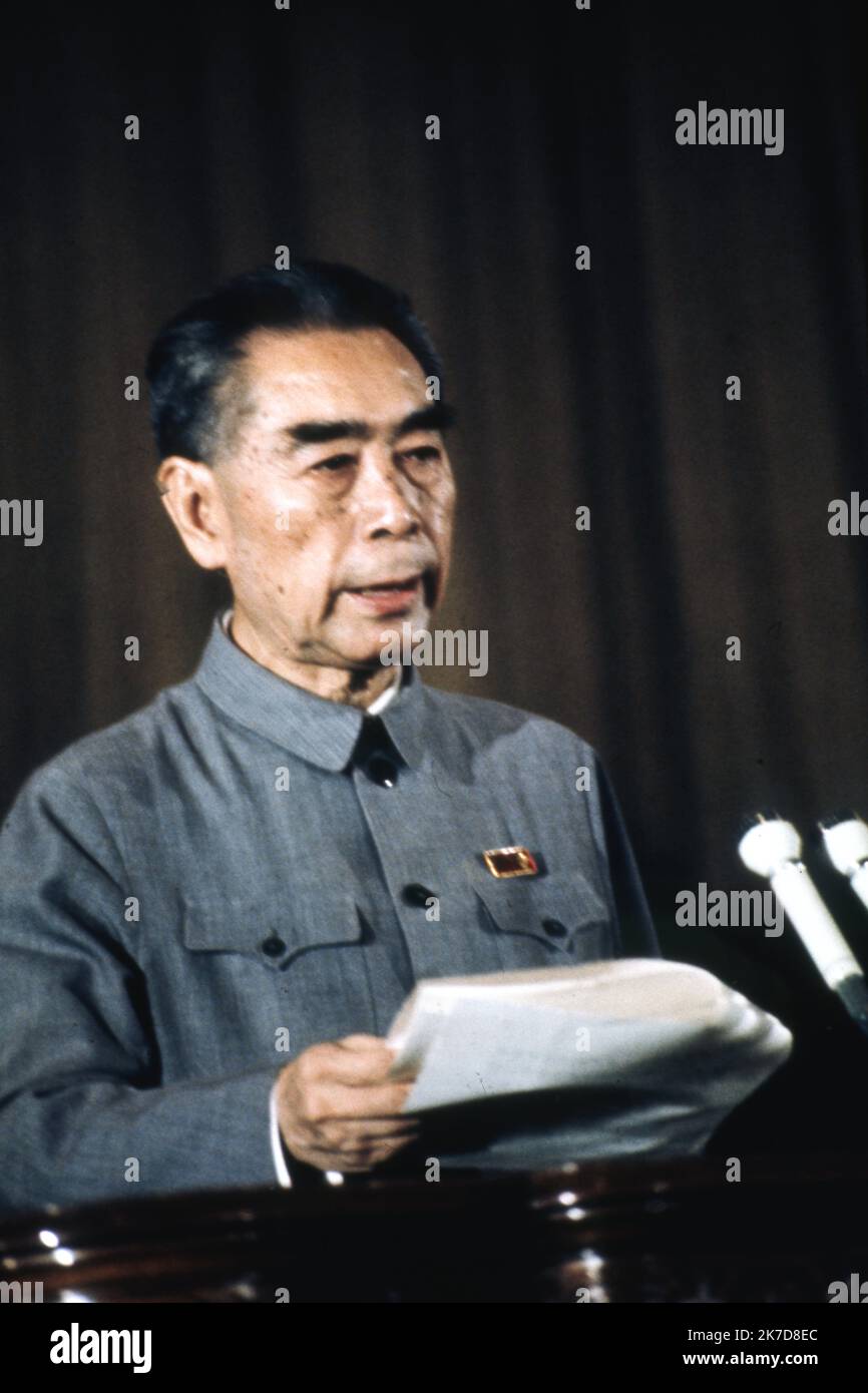 8 gennaio 1976 Pechino, Cina: Ritratto DI ZHOU ENLAI. Zhou Enlai è stato uno statista e un ufficiale militare cinese che ha servito come primo ministro della Repubblica popolare cinese dal 1 ottobre 1949 fino alla sua morte il 8 gennaio 1976. Zhou ha servito sotto il presidente Mao Zedong aiutando il partito comunista ad aumentare il potere, consolidare il suo controllo, formare la politica estera e sviluppare l'economia cinese. (Credit Image: © Kevin McKiernan/ZUMA Press Wire). Foto Stock
