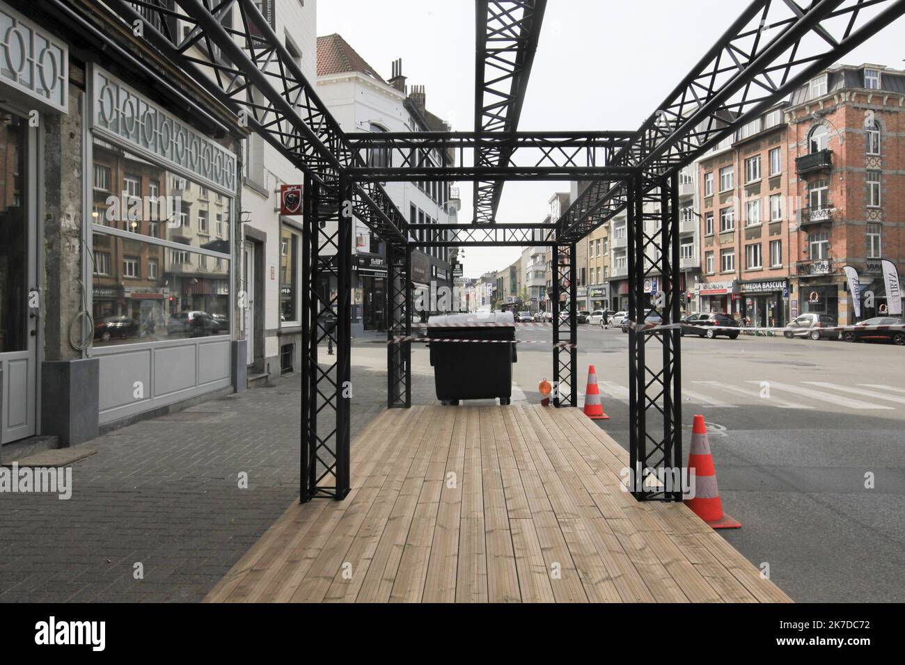 ©Nicolas Landemard / le Pictorium/MAXPPP - Nicolas Landemard / le Pictorium - 3/5/2021 - Belgique / Bruxelles / Bruxelles - Alors que les terrasses de la capitale belge doivent reouvrrent le 8 mai, le secteur de l'Horeca se preparano dans les differents quartiers de la ville. / 3/5/2021 - Belgio / Bruxelles / Bruxelles - mentre le terrazze della capitale belga sono in procinto di riaprire il 8 maggio, il settore della ristorazione si sta preparando nei diversi quartieri della città. Foto Stock