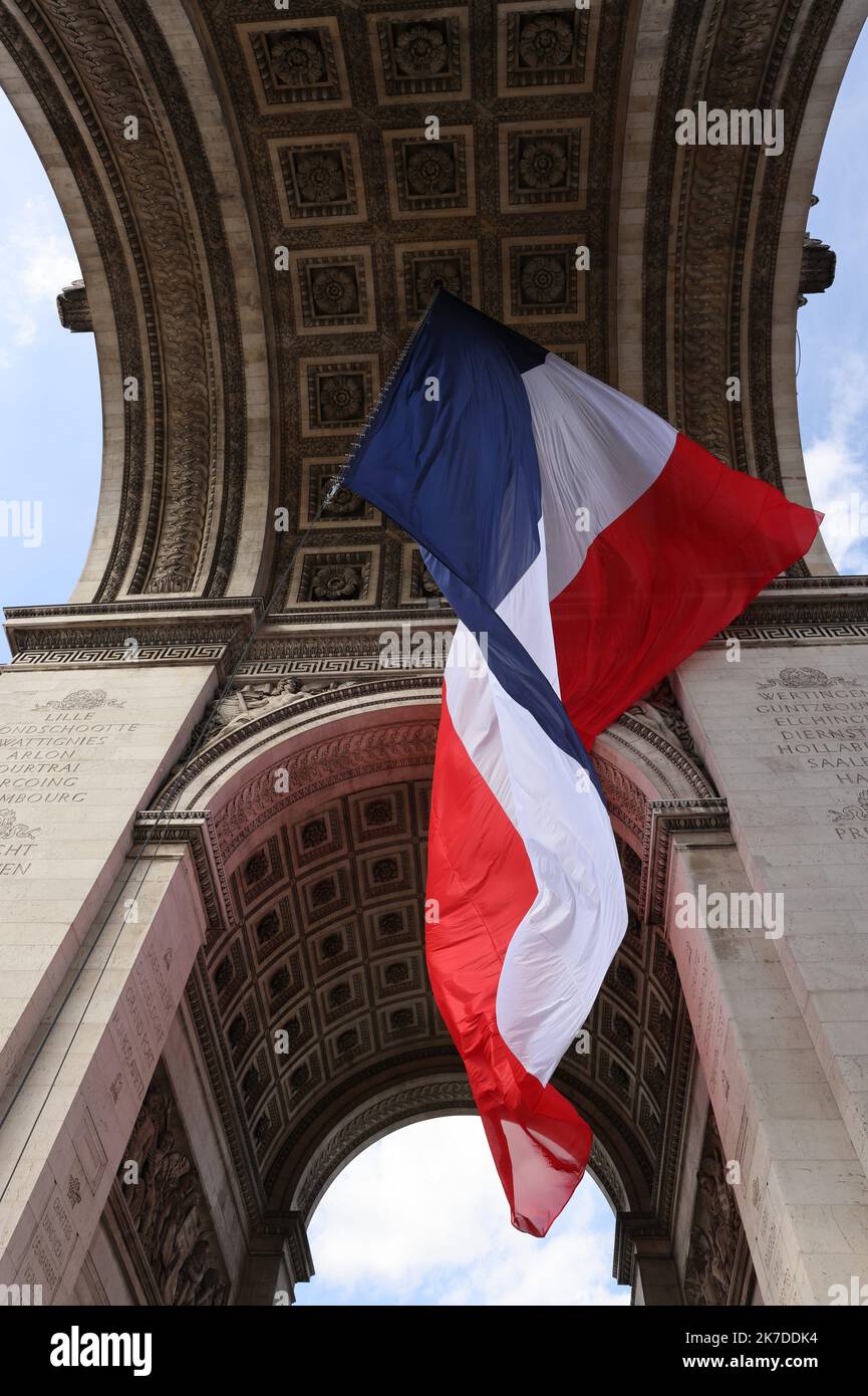 ©PHOTOPQR/LE PARISIEN/Olivier Lejeune ; Paris ; 08/05/2021 ; Cérémonie de commémoration du 76 ème anniversaire de la Victoire du 8 mai 1945. Cerimonia per la fine della seconda guerra mondiale all'Arco di Trionfo a Parigi, 08 maggio 2021. Foto Stock