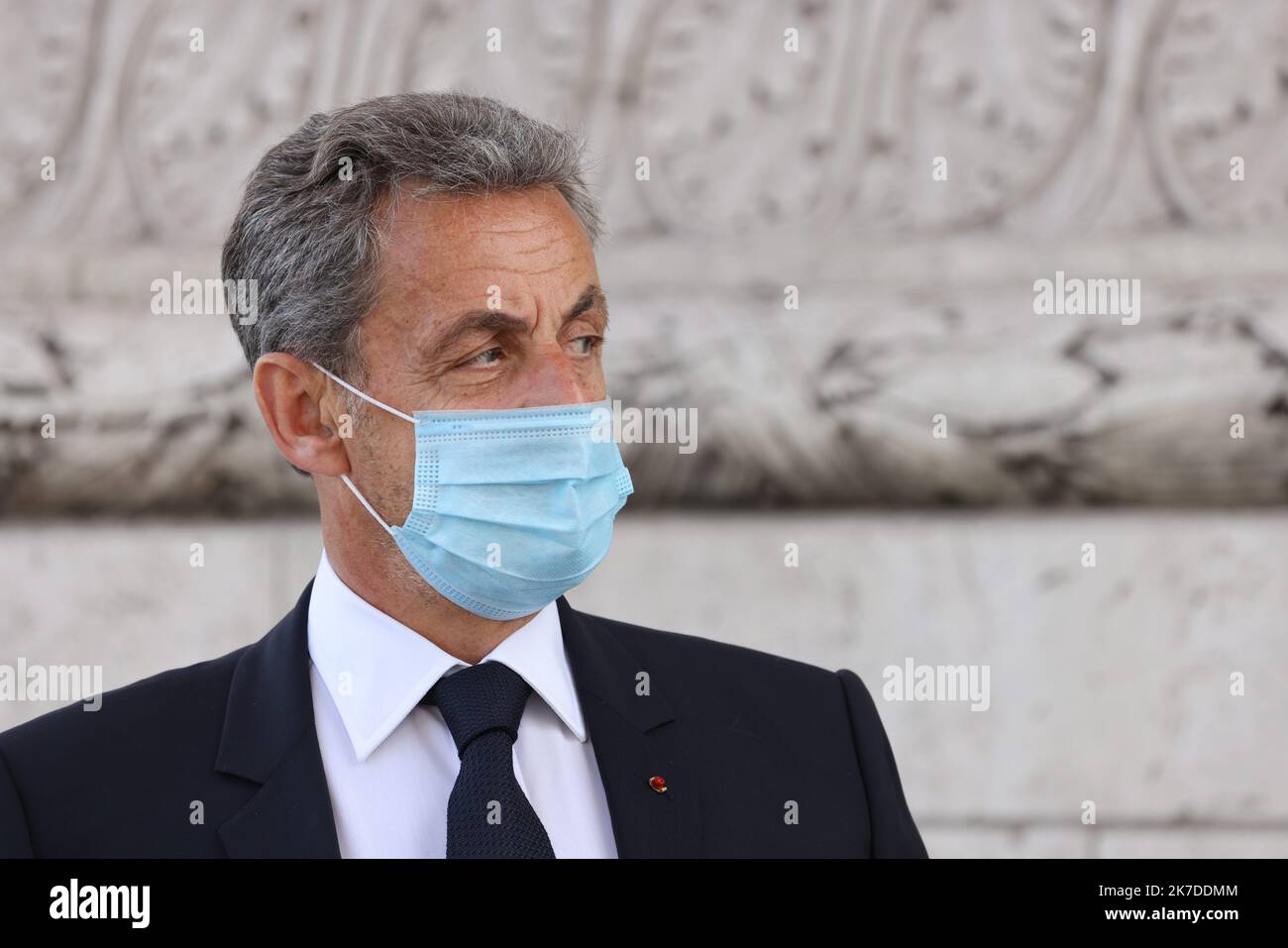 ©PHOTOPQR/LE PARISIEN/Olivier Lejeune ; Paris ; 08/05/2021 ; Cérémonie de commémoration du 76 ème anniversaire de la Victoire du 8 mai 1945. Nicolas Sarkozy Ancien Président de la République Ceremony in occasione della fine della seconda guerra mondiale all'Arco di Trionfo di Parigi (Francia), 08 maggio 2021. Foto Stock