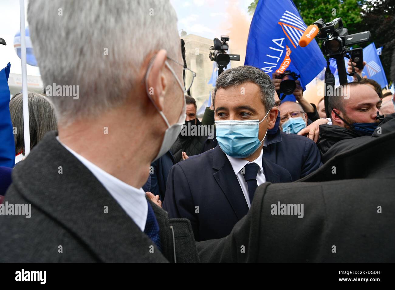 ©Julien Mattia / le Pictorium/MAXPPP - Julien Mattia / le Pictorium - 19/5/2021 - Francia / Parigi / Parigi - Gerald Darmanin le Ministre de l'Interieur. Manifestion des policiers devant l'assemblee nationale a l'appel de leurs syndicats pour protester contre les agrisions dont ils sont victimes et le 'laxisme' de la justice. De nombreuses personnalites politiques etaient presentes. / 19/5/2021 - Francia / Parigi / Parigi - Gerald Darmanin il Ministro dell'interno. Manifestazione di poliziotti di fronte all'Assemblea Nazionale su invito dei loro sindacati per protestare contro le aggressioni Foto Stock