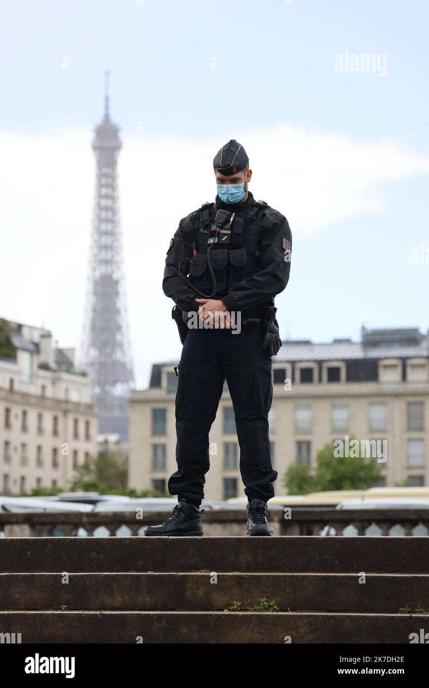 ©PHOTOPQR/LE PARISIEN/Olivier Lejeune ; Paris ; 19/05/2021 ; 'manifestion citoyenne', à l'appel des organisations syndicales de police, après le meurtre à Avignon d'un brigadier sur un point de deal. Sur la Place devant l'Assemblée nationale . - Parigi, Francia, maggio 19th 2021. Manifestazione di poliziotti Foto Stock