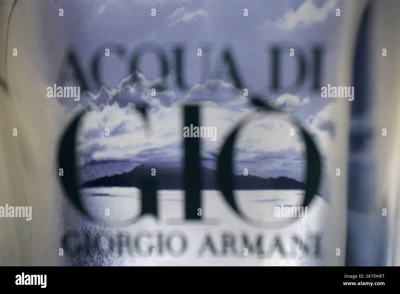 ©PHOTOPQR/VOIX DU NORD/PIERRE ROUANET ; 20/05/2021 ; 20/05/2021. Deuxième phase du déconfinement après le troisième confinement covid-19 (coronavirus, avec couvre-feu National dès 21 h). Visite des Verreries de Masnières (Cambrésis), aujourd'hui Stoelzle Masnières Parfumerie SAS (Stölzle Glass Group), une usine de 203 ans qui produit des emballages (flacons, bouteilles, etc.) en verre pour la parfumerie et les cosmétiques de l'industrie du luxe (Chanel, l'Orvenal, etc.). Edizione limitata avec l'île de Giorgio Armani, Aqua di Gio. FOTO PIERRE ROUANET LA VOIX DU NORD Francia, maggio Foto Stock