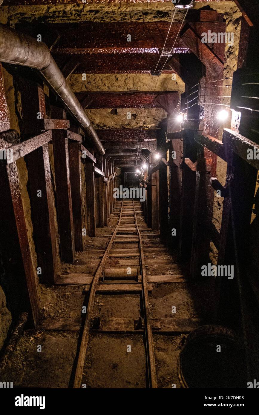 ©Arnaud BEINAT/Maxppp. 2021/05/21, Vauquois, Argonne, Francia. Galerie francese. Classée Monument historique, la Butte de Vauquois, située dans la région Grand Est, fut de 1914 à 1918 le Théâtre de combats furieux autant en surface que sous terre, au moyen de mines qui explosait sous l'adversaire en formant des cratères géants Foto Stock