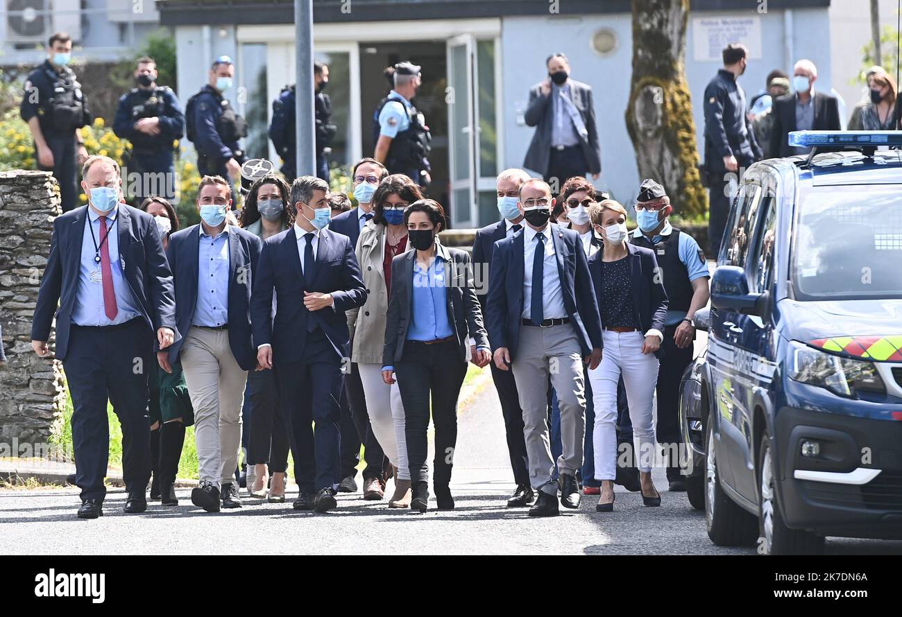 ©PHOTOPQR/OUEST FRANCE/Franck Dubray ; LA Chapelle sur Erdre ; 28/05/2021 ; Une policiere municipale de la Chapelle sur Erdre près de Nantes a été poignardé par un concluters qui a pris la fuite ?L' assaillant est mort et deux gendarmes ont été blessés?le ministre de l'intérieur Gérald Darmanin est venu sur place ici avec Fabrice Roussel le maire de la Comune, Johanna Rolland , Francois de Rugy et Sarah el Hairy? (Foto Franck Dubray) - Nantes, Francia, maggio 28th 2021 Un poliziotto comunale da la Chapelle sur Erdre vicino Nantes è stato pugnalato da un individuo che è fuggito. Ministro francese dell'interio Gera Foto Stock