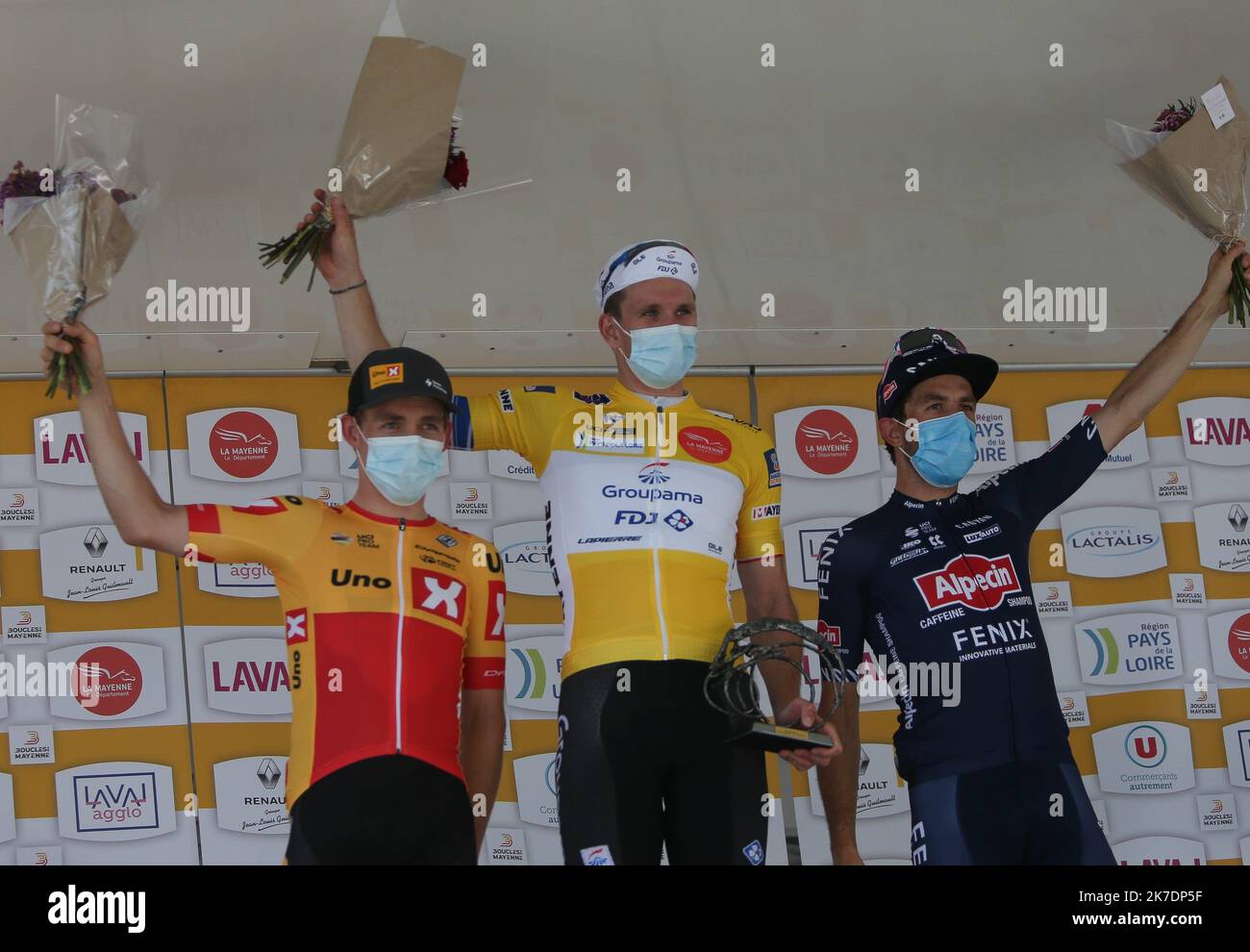 ©Laurent Lairys/MAXPPP - Kristoffer Halvorsen di uno-X Pro Cycling Team , Arnaud Démare di Groupama - FDJ e Philipp Walsleben di Alpecin-Fenix durante la Les Boucles de la Mayenne 2021, gara ciclistica fase 4, Méral - Laval (179 km) il 30 maggio 2021 a Laval, Francia - Foto Laurent Lairys / MAXPPP Foto Stock