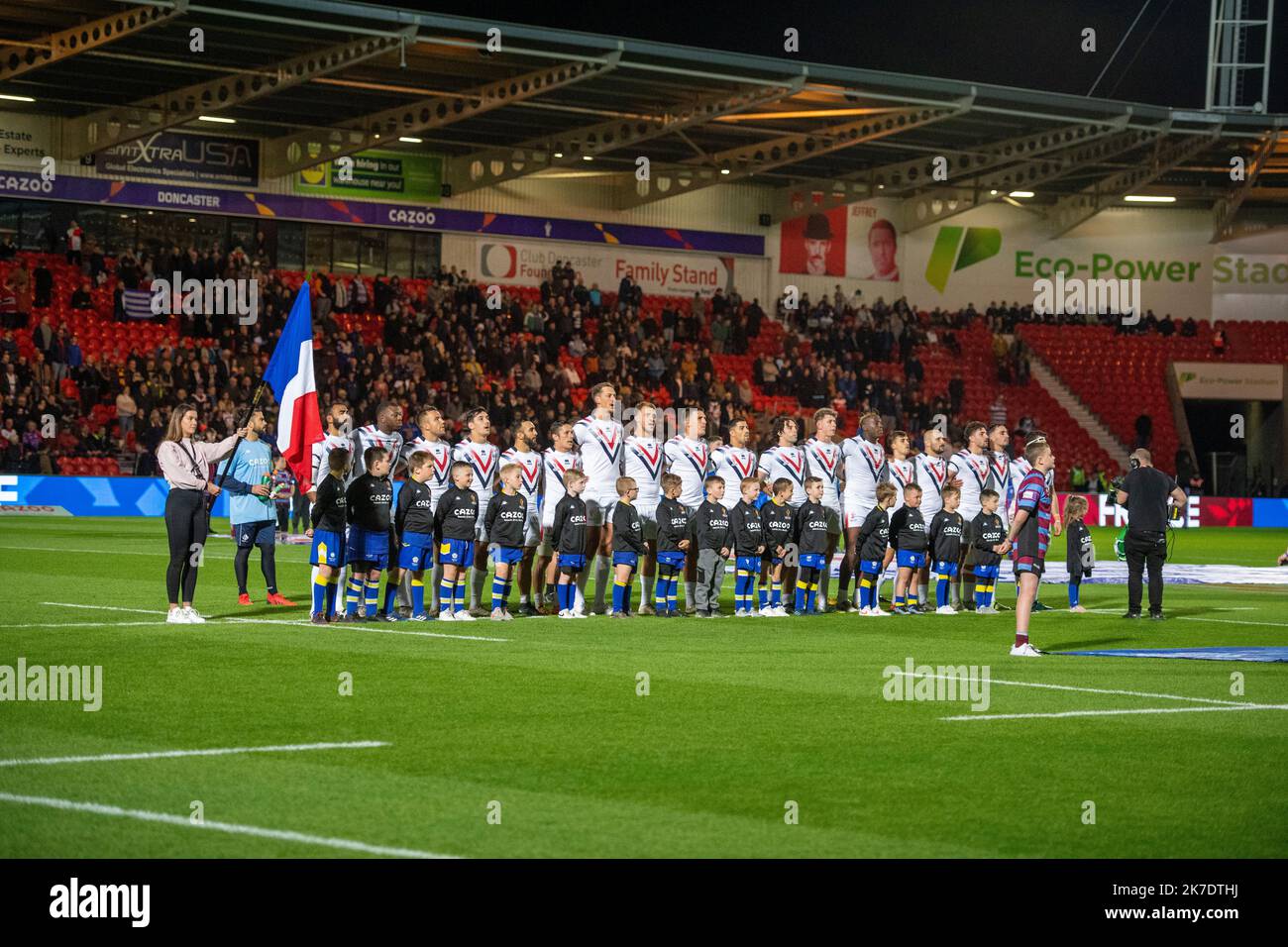 Doncaster, Regno Unito. 17th ottobre 2022. La squadra francese durante il loro inno nazionale prima della Coppa del mondo di Rugby 2021 Una partita tra la Francia e la Grecia al Keepmoat Stadium, Doncaster lunedì 17th ottobre 2022. (Credit: Trevor Wilkinson | NOTIZIE MI) Credit: NOTIZIE MI e sport /Alamy Live News Foto Stock