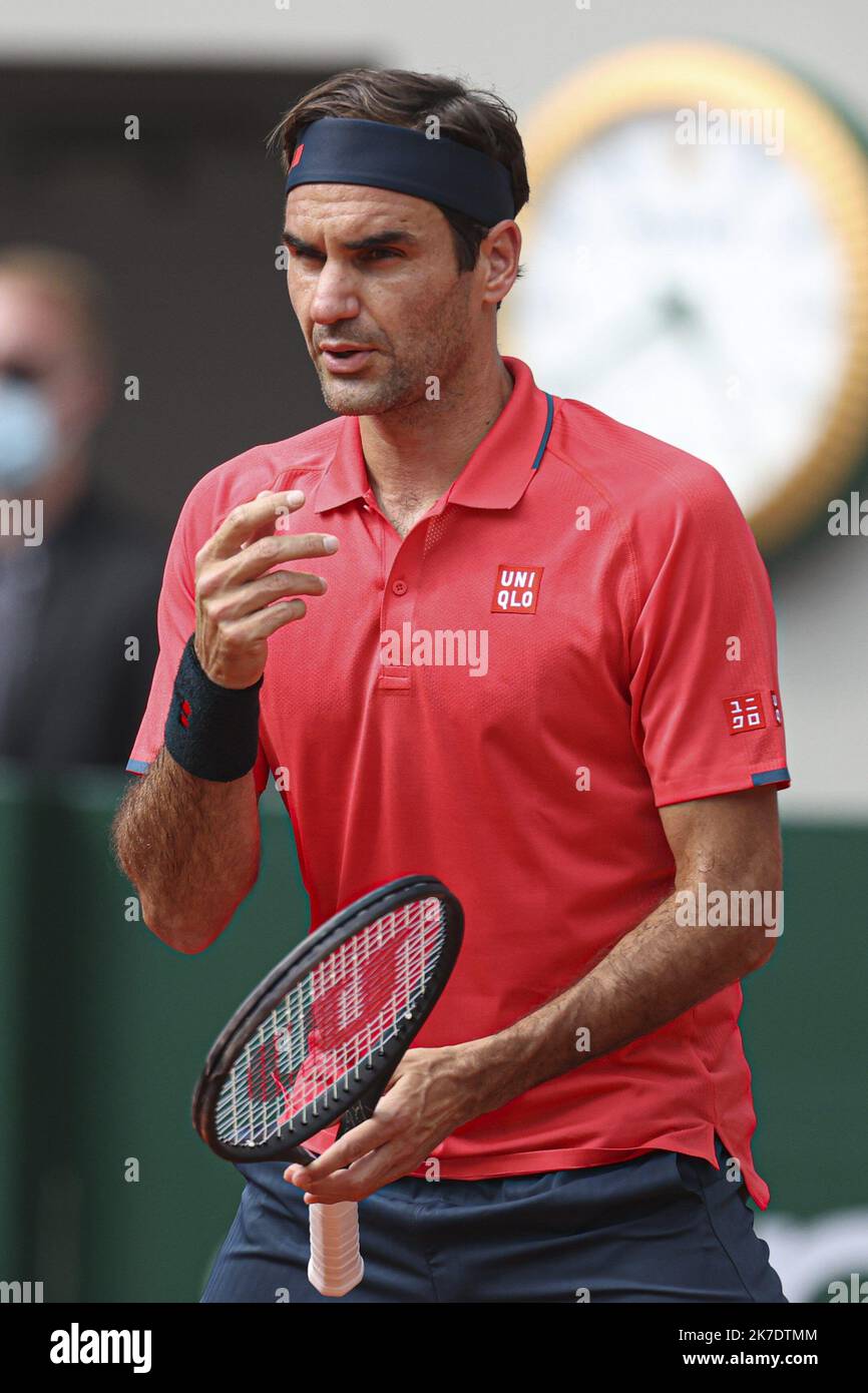 ©Sebastien Muylaert/MAXPPP - Roger Federer della Svizzera reagisce durante il suo secondo turno Mens contro Marin Cilic della Croazia durante il giorno cinque del 2021° French Open al Roland Garros di Parigi, Francia. 03.06.2021 Foto Stock