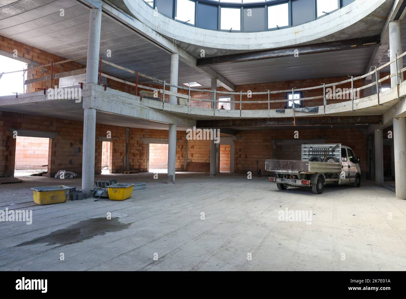 ©PHOTOPQR/VOIX DU NORD/Thierry THOREL ; 10/06/2021 ; Mosquee Arrahma - Apres deux ans de travaux le gros oeuvre de la construction de la mosquee Arrahma se termine, elle se situe dans le quartier des Trois Ponts - A Roubaix - le 10 juin 2021 - Photo : Thierry Thorel / la Voix du Nord - 2021/06/10. Mosquee Arrahma - dopo due anni di lavoro, la costruzione della Mosquee Arrahma è completata, si trova nella zona dei tre ponti - a Roubaix, nel nord della Francia. Foto Stock