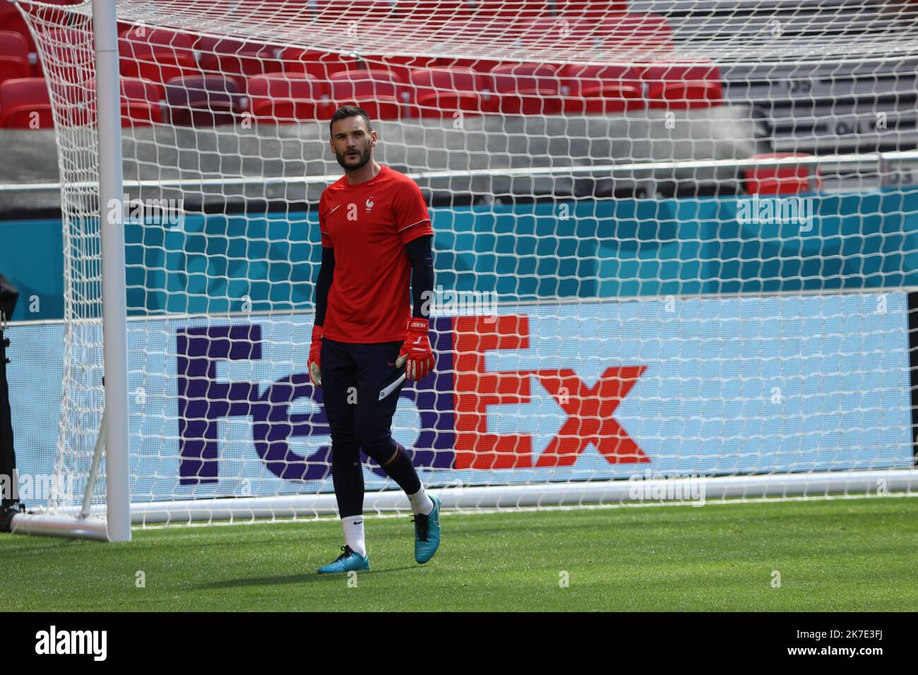 ©PHOTOPQR/LE PARISIEN/Olivier Arandel ; Budapest ; Budapest (Hongrie) Vendredi 18 juin 2021 Football Euro 2020 (2021) Stade Ferenc-Puskas (Puskas Aréna) de Budapest entraînement de l'Equipe de France de Football à J-1 de la rencontre Hongrie-France Hugo Lloris, Ungheria, 18th 2021 giugno. Euro2020 - squadra nazionale francese in formazione Foto Stock