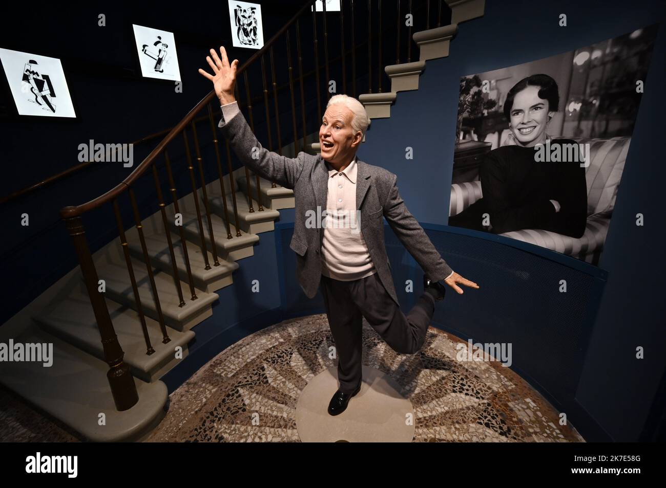 ©PHOTOPQR/L'EST REPUBLICAIN/ALEXANDRE MARCHI ; CORSIER SUR VEVEY ; 11/05/2021 ; CINEMA - CHAPLIN'S WORLD BY GREVIN - MUSEE MEMOIRE ET OEUVRE DE CHARLIE CHAPLIN. Corsier-sur-Vevey 11 maggio 2021. Le manoir de Ban dans lequel l'acteur Charles CHAPLIN (ici sa statement de cire) vécut de 1952 jusqu'à sa mort en 1977. FOTO Alexandre MARCHI. - CHAPLIN E “IL GRANDE DITTATORE” DAL 12 MARZO AL 29 AGOSTO 2021 questa mostra mostra mostra porta i visitatori dietro le quinte, con manufatti mai visti prima che descrivano la storia della creazione del film, i segreti della produzione, le scene incompiuta e le scene inedite Foto Stock