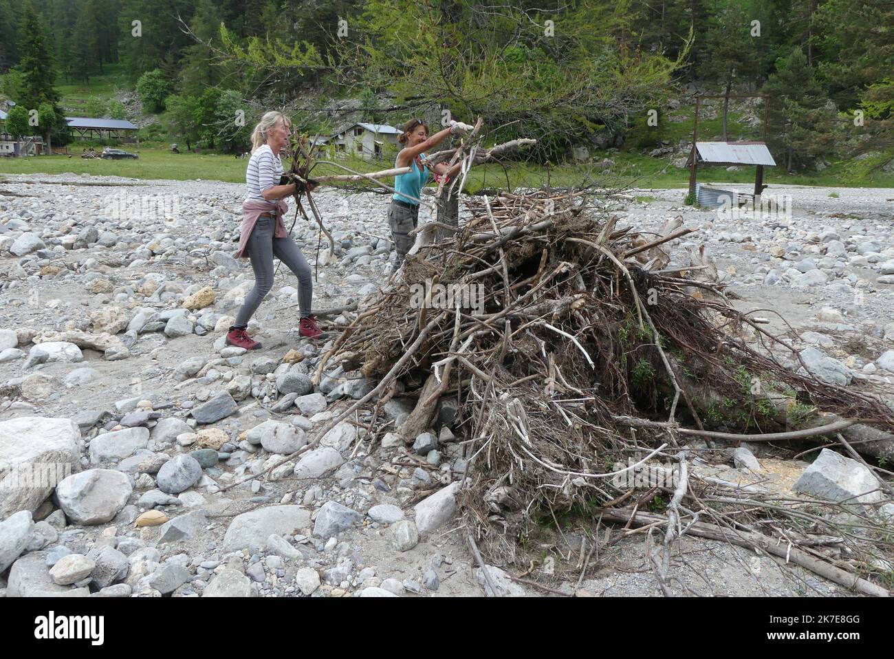 ©PHOTOPQR/NICE MATIN/Célia Maleek ; Alpes Maritimes 29/06/2021 ; Hameau de CASTERINO (vallée de la Roya) 9 mois aprés la tempete Alex ; l'acces n'est toujours pas rétable. Sud-est della Francia, giugno 29th 2021 9 mesi dopo Storm Alex, Casterino è ancora molto difficile da raggiungere. La valle di Roya è stata devastata dal maltempo e le riparazioni sono tutt'altro che superate Foto Stock