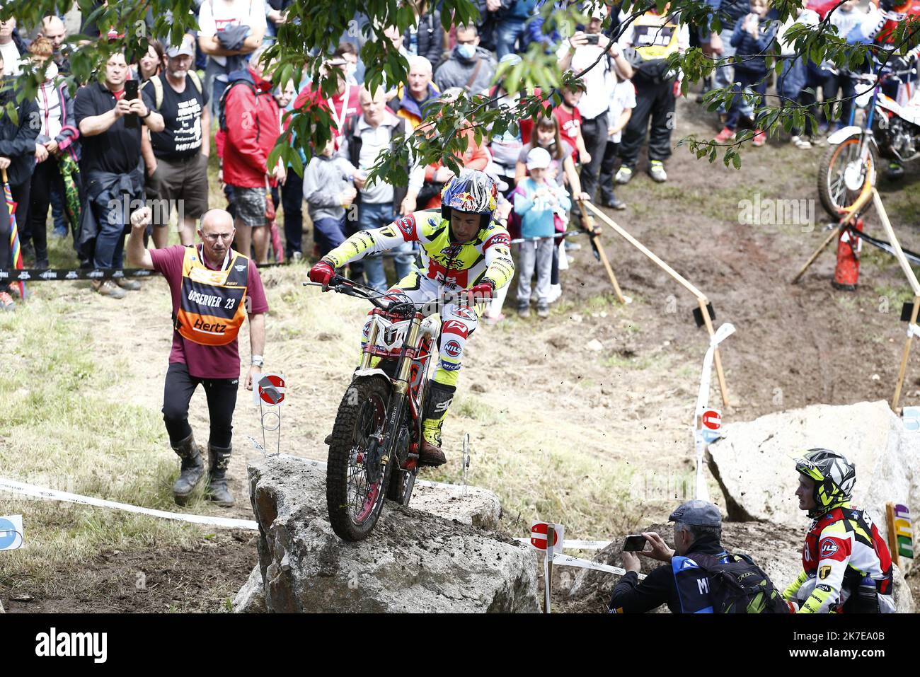 Thierry Larret / Maxppp . mecaniques sportive. Championnat du Monde de Trial. 2 eme Manche en France sur le circuit de Charade, Saint Genes Champanelle (63), le 4 juillet 2021. RAGA SANS ADAM (ESP) TRRS Foto Stock