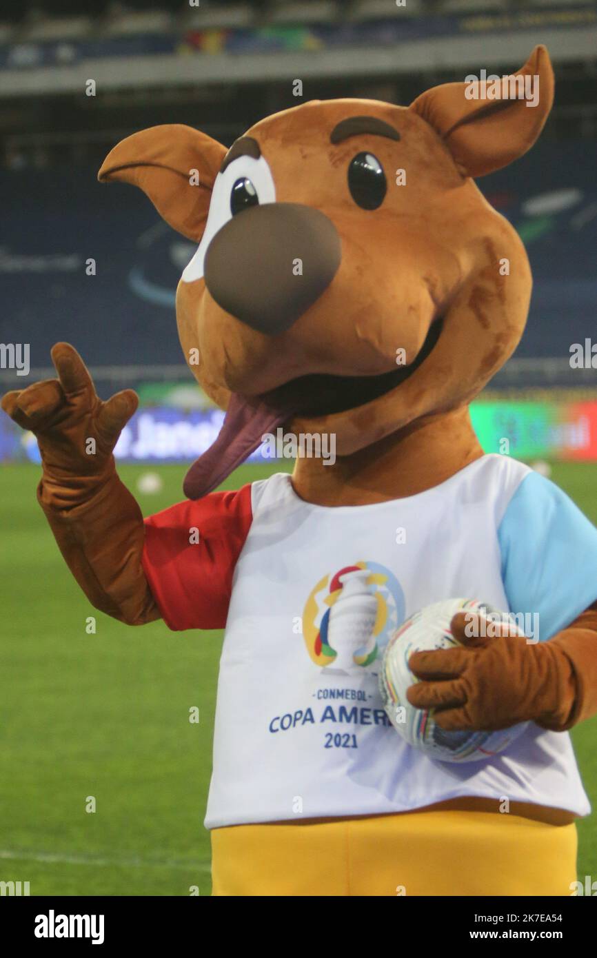 ©Laurent Lairys/MAXPPP - Mascotte della Copa América partita di calcio tra Brasile e Perù il 6 luglio 2021 allo stadio Nilton Santos di Rio de Janeiro, Brasile - Foto Laurent Lairys / MAXPPP Foto Stock