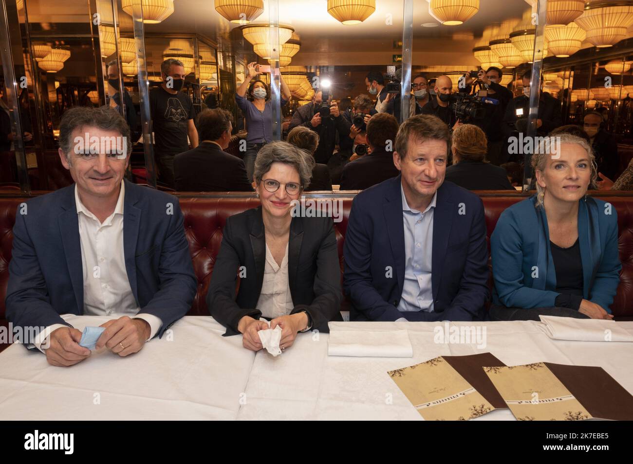 ©Julien Mattia / le Pictorium/MAXPPP - Julien Mattia / le Pictorium - 12/07/2021 - Francia / Ile-de-France / Parigi 12 - Presentation des Candidats a la primaire ecologiste pour les Presidentielle 2022, le maire ELV de Grenoble Eric Piolle, l'ancienne porte-parole d'ELV Sandrine Rousseau, le Jannick EEE, Yannute ELV Et la deputee EELV Delphine Batho parlent a la presse le 12 juillet 2021 a Paris. / 12/07/2021 - Francia / Ile-de-France (regione) / Parigi 12th° distretto (12th° arrondissement di Parigi) - Presentazione dei candidati alla primaria Verde per le elezioni presidenziali del 2022, L'ANGUILLA Foto Stock