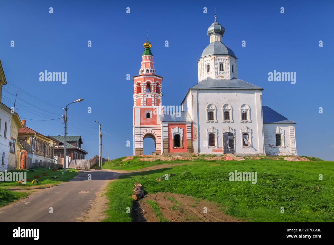 Chiesa ortodossa al tramonto d'oro, Suzdal, Russia Foto Stock