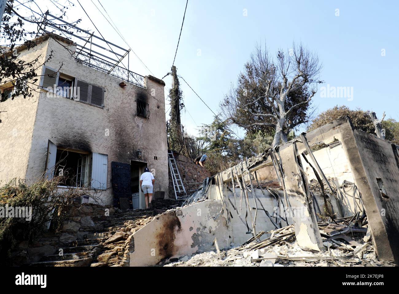 ©PHOTOPQR/NICE MATIN/Valerie le Parc ; GRIMAUD ; 18/08/2021 ; SUITE INCENDIE AU VAL DE GILLY MAISONS BRULEES TEMOIGNAGES DES HABITANTS - dopo gli incendi boschivi nel sud della Francia - Grimaud 18 agosto 2021 Foto Stock