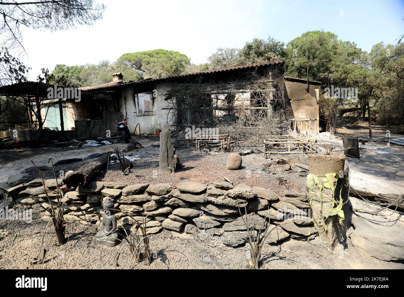 ©PHOTOPQR/NICE MATIN/Valerie le Parc ; GRIMAUD ; 18/08/2021 ; SUITE INCENDIE AU VAL DE GILLY MAISONS BRULEES TEMOIGNAGES DES HABITANTS - dopo gli incendi boschivi nel sud della Francia - Grimaud 18 agosto 2021 Foto Stock