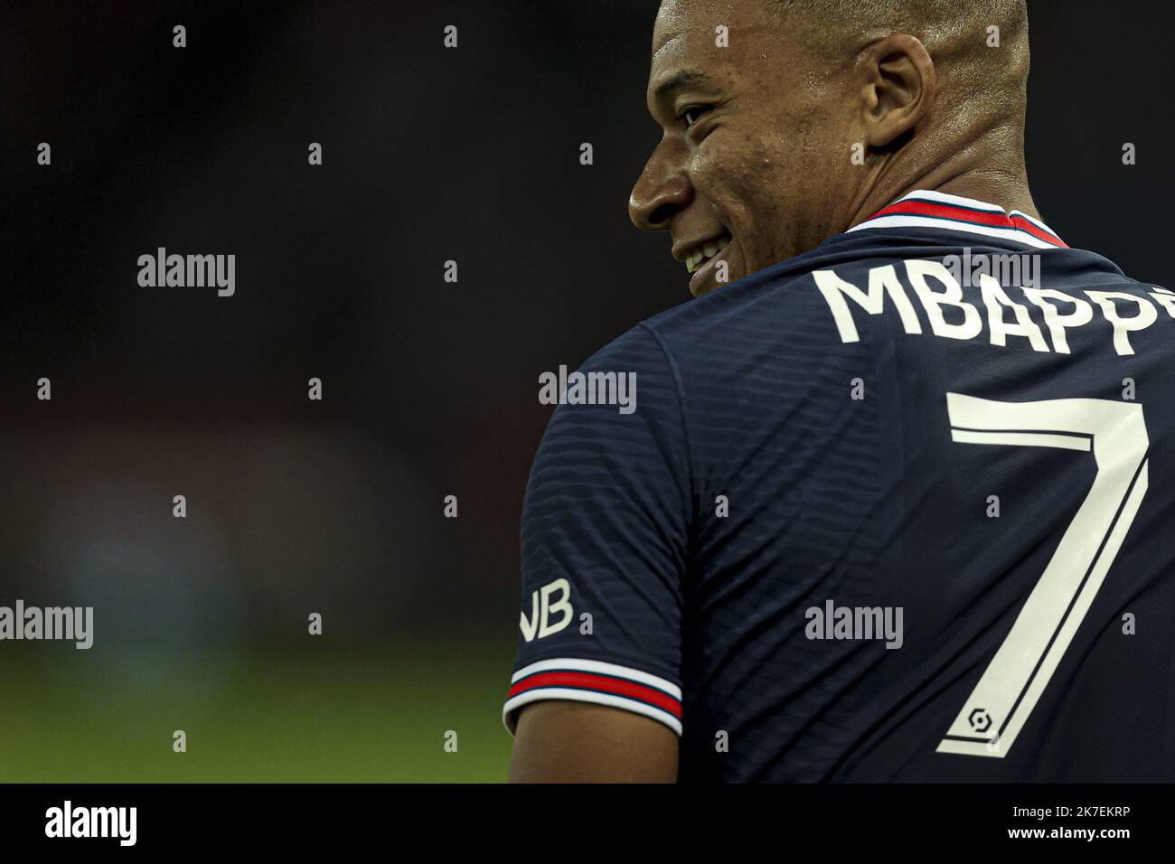 ©Sebastien Muylaert/MAXPPP - le 25/08 le PSG Refuse l'offre à 160 ME pour Mbappe le Real Madrid a formulé une première offre de 160 M€ mardi soir pour recranter la star parisienne. Le PSG se montre ferme et a décliné. ARCHIVI Kylian Mbappe di PSG reagisce durante la partita Ligue 1 tra Parigi Saint-Germain e RC Strasburgo al Parc des Princes di Parigi, Francia. 14.08.2021 - Real Madrid : 160 milioni di euro per Kylian Mbappe. I FILE PSG non sono sufficienti Foto Stock