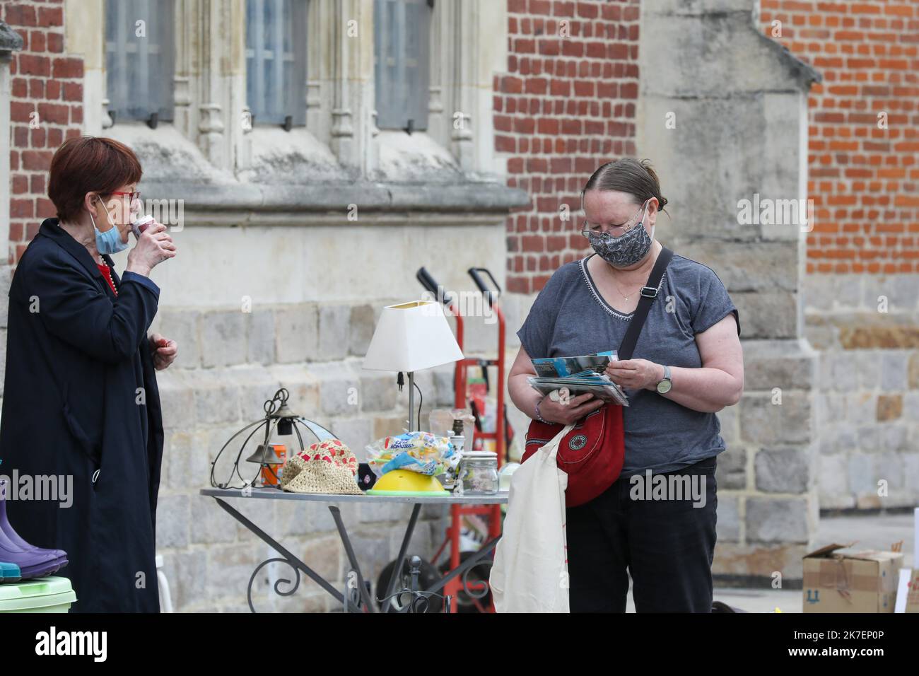 ©PHOTOPQR/VOIX DU NORD/Thierry Thorel ; 29/08/2021 ; Puces Saint Louis - les puces de Saint louis autour de l'eglise Saint Chistophe - A Tourcoing - le 4 settembre 2021 - Photo : Thierry THOREL / LA VOIX DU NORD - la Braderie de Lille è il più grande e famoso mercato delle pulci in Europa Foto Stock