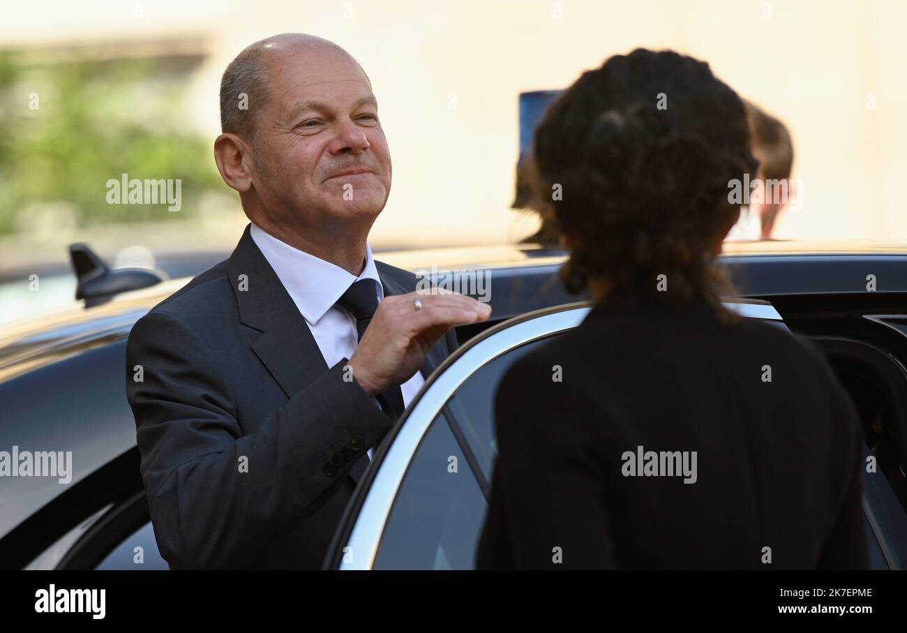 ©Julien Mattia / le Pictorium/MAXPPP - Julien Mattia / le Pictorium - 06/09/2021 - Francia / Ile-de-France / Parigi - Depart du vice-chancelier et candidat du parti social-democrate a la Cancellerie federale allemande, OLAF Scholz au Palais de l'Elysee, pour son entretentretien avec le President de la Republique, Emmanuel Macron au Palais de l'Elysee le 6 settembre 2021 / 06/09/2021 - Francia / Ile-de-France (regione) / Parigi - partenza del Vice-Cancelliere e candidato del Partito socialdemocratico per la Cancelleria federale tedesca, OLAF Scholz, al Palazzo dell'Elysee per il suo incontro con Foto Stock