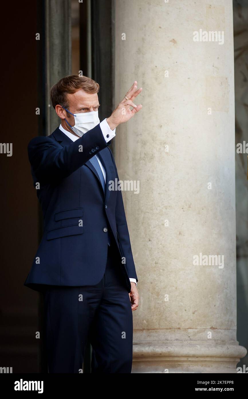 ©THOMAS PADILLA/MAXPPP - 06/09/2021 ; PARIGI, FRANCIA ; LE PRESIDENT DE LA REPUBLIQUE, EMMANUEL MACRON RECOIT LE PRESIDENT DE LA REPUBLIQUE DU CHILI, AU PALAIS DE L'ELYSEE. Il Presidente francese, Emmanuel Macron, riceve il presidente cileno al Palazzo Elysee di Parigi, il 06 ottobre 2021. Foto Stock