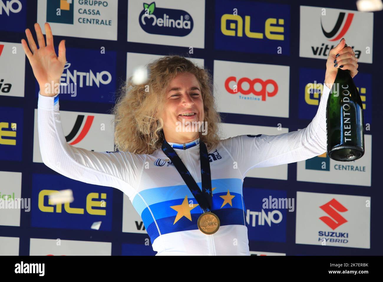 ©Pierre Teyssot/MAXPPP ; Campionato europeo di ciclismo su strada 2021 UEC. Trento, Italia il 9 settembre 2021. Donne Elite singolo cronometro, podio, Marlen Reusser (Svizzera) Â© Pierre Teyssot / Maxppp Foto Stock