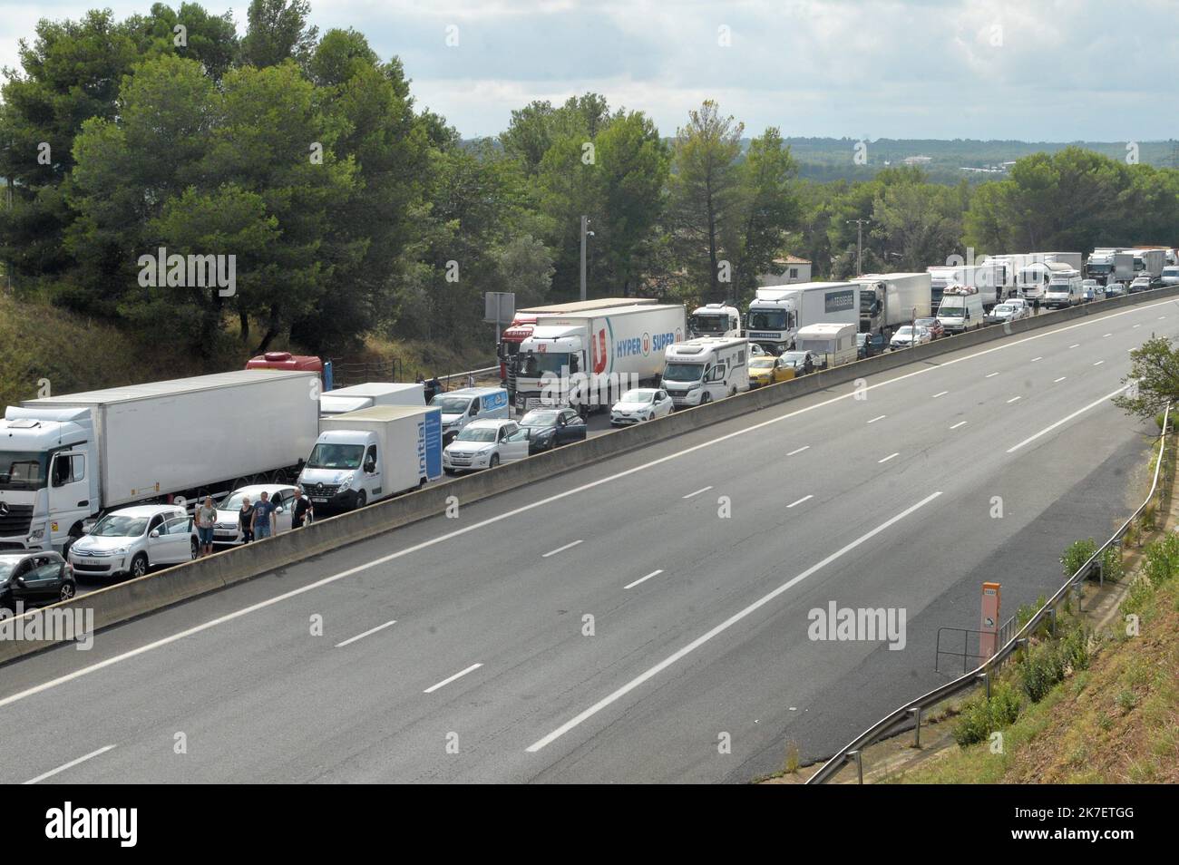 ©PHOTOPQR/LE MIDI LIBRE/Midi Libre ; MONTPELLIER ; 14/09/2021 ; FOTO PQR/MIDI LIBRE/MICHAEL ESDOURRUBAILH/ GARD AIGUES VIVES INONDATIONIONS AUTOROUTE A9 COUPEE il Gard è entrato in uno stato di vigilanza rossa il 14 settembre 2021 a mezzogiorno a causa del rischio di allagamento a seguito di temporali e forti piogge, segnalati Francia Meteo Foto Stock