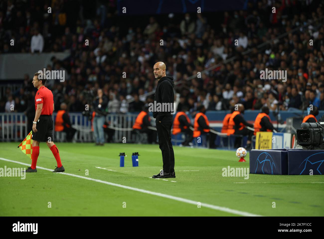 ©PHOTOPQR/LE PARISIEN/LP / ARNAUD JOURNOIS ; PARIGI ; ; CALCIO , LIGUE DES CHAMPIONS UEFA , PHASE DE GROUPE 2E JOURNEE , 28/09/2021 / PARIGI SG - MANCHESTER CITY / GUARDIOLA Foto Stock