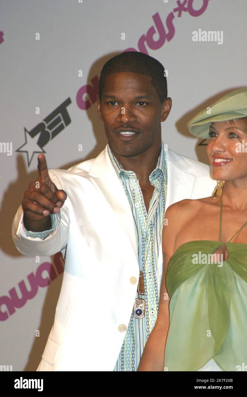 ©HNW/PictureLux / Avalon/PHOTOSHOT/MAXPPP - ; CA, Los Angeles ; 29/06/2004 - Jamie Foxx, Lyla Arclera 06/29/2004 4th SCOMMESSA ANNUALE Premi Sala stampa al Kodak Theatre, Hollywood, credito:HNW/PictureLux / Avalon Foto Stock
