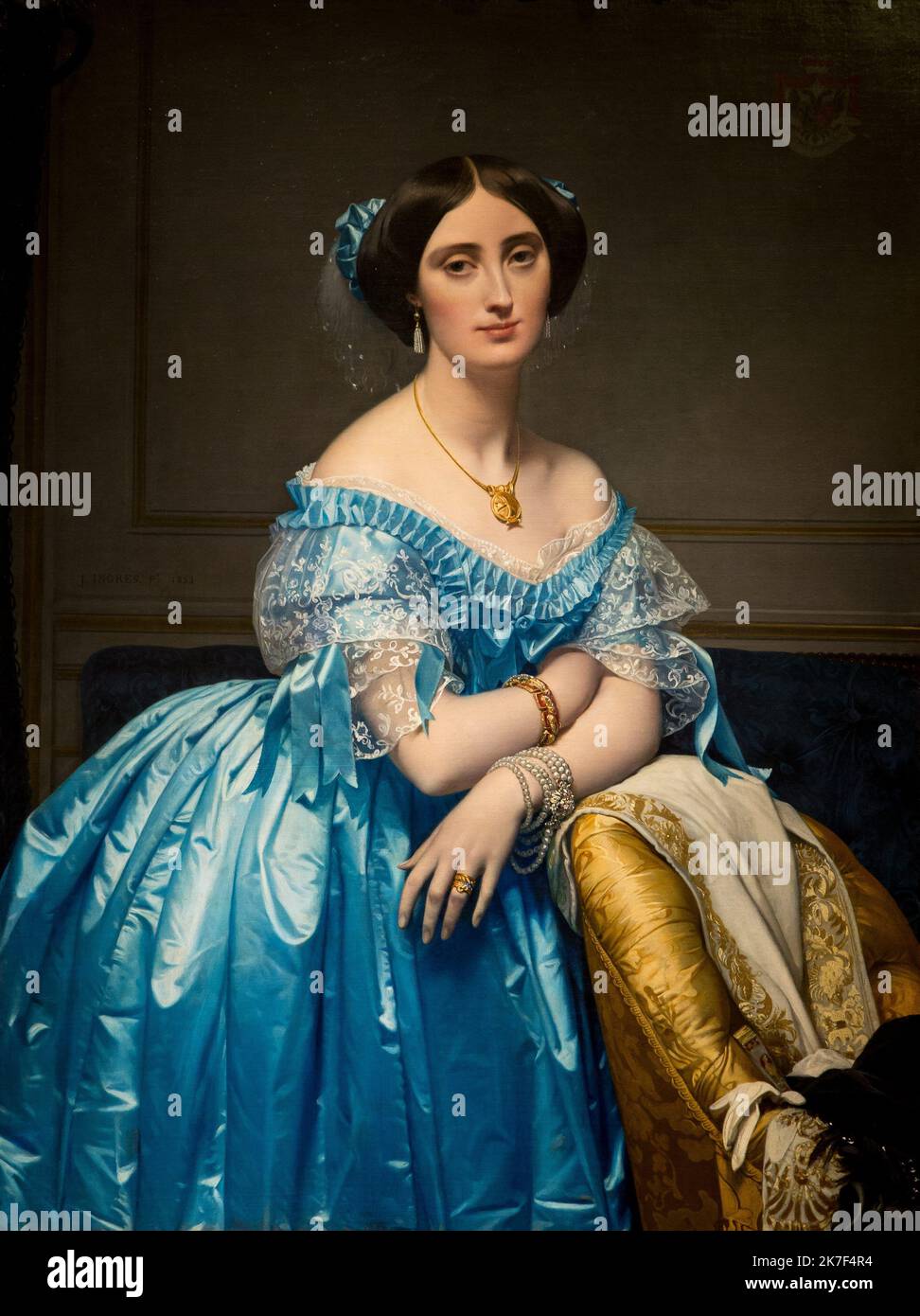 ©Active Museu/MAXPPP - ActiveMuseum 0000459.jpg / Princesse de Broglie - Jean-Auguste-Dominique Ingres (1851) - 1851 - / Jean-Auguste-Dominique Ingres / Peinture Active Museum / le Pictorium Poltrona ,Blu ,bracciale ,Abito ,gioiello ,Knot ,Collana ,Ritratto , anello principessa , giovane donna Auguste-secolo , Pittura , Jean-Augustinique , 19th Foto Stock
