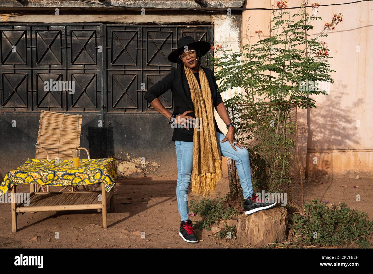 ©Nicolas Remene / le Pictorium/MAXPPP - Ami Yerewolo pose Lors d'une petite fete organisee avec quelques ami(e)s autour d'un barbecue dans le quartier de Korofina a Bamako au Mali, le 14 mai 2021. Foto Stock