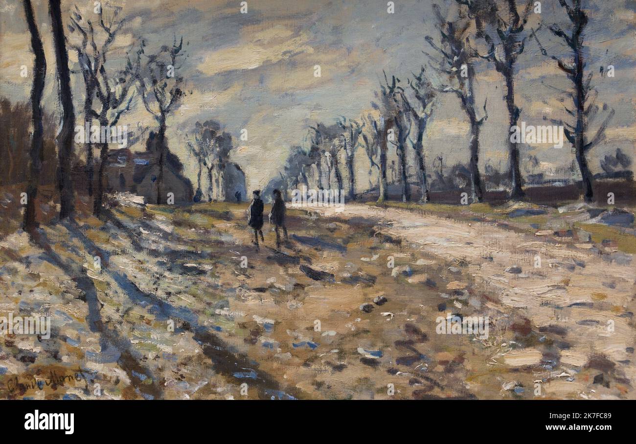 ©attivo Museu/MAXPPP - ActiveMuseum 0006194.jpg / percorso, effet de neige soleil couchant / Claude Monet / Peinture attivo Museo / le Pictorium 2 persone, cielo nuvoloso, orizzontale, casa, impressionismo, ombra e luce, neve, Tramonto, pista, albero, paesaggio ventoso, 19th ° secolo, Claude Monet, pittura , Foto Stock