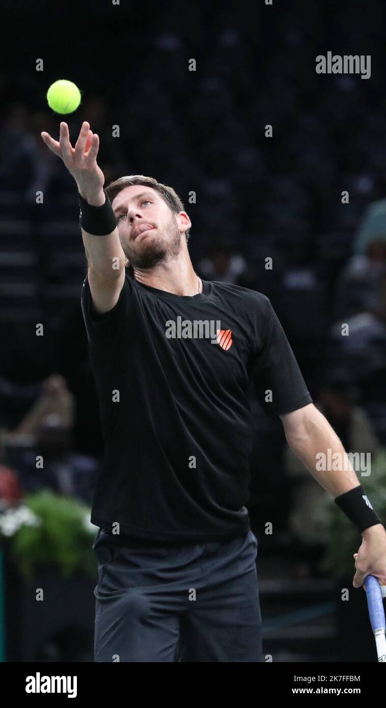 Thierry Larret/Maxppp. Tennis. Rolex Paris Masters. Accorhotels Arena, Parigi (75), le 1er novembre 2021. Cameron NORRIE (GBR) vs Federico DELBONIS (ARG) Foto Stock
