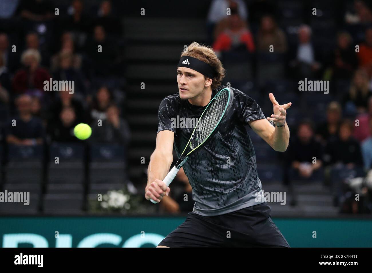 Thierry Larret/Maxppp. Tennis. Rolex Paris Masters. Accorhotels Arena, Parigi (75), le 5 novembre 2021. Quart de finale Casper RUUD (NOR) vs Alexander SVEREV (GER) Foto Stock