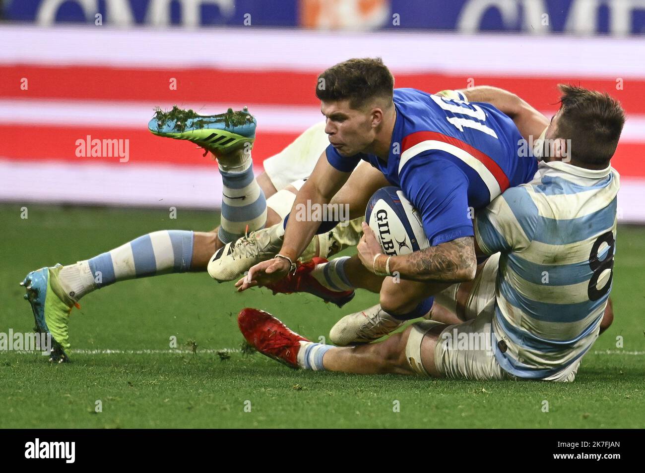 ©Julien Mattia / le Pictorium/MAXPPP - le numero 10, Romain Ntamack lors du match Preparatoire de la Coupe d'Automne des Nations, les bleus du XV de France Affrontent les Pumas d'argentine au Stade de France, le 6 novembre 2021. Foto Stock