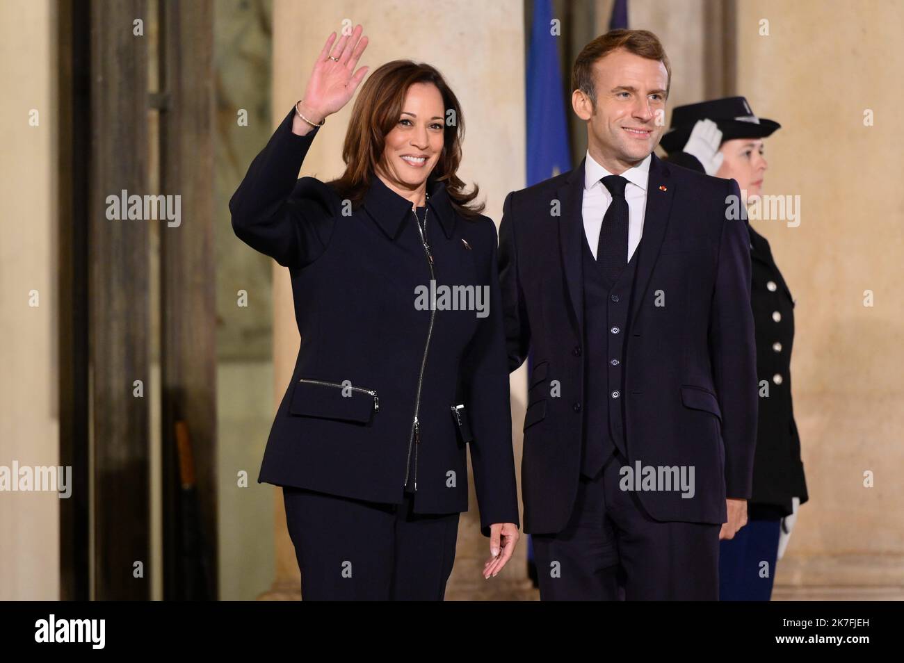 ©Julien Mattia / le Pictorium/MAXPPP - le President Emmanuel Macron recevait au Palais de l'Elysee pour diner la Vice-Presidente des Etats-Unis d'Amerique, Kamala Haris, le 10 Novembre 2021 Foto Stock